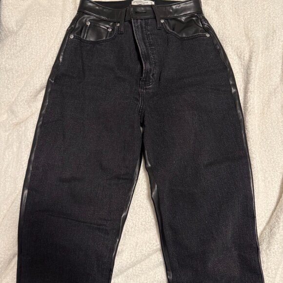 Abercrombie & Fitch - The Ankle Straight Ultra High Rise - Picture 2 of 5